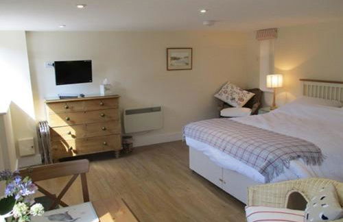 The Red Barn - Photo 2