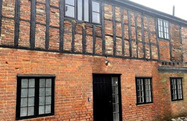The Merchants Barn - A New Unique Town Centre Home - Photo 1