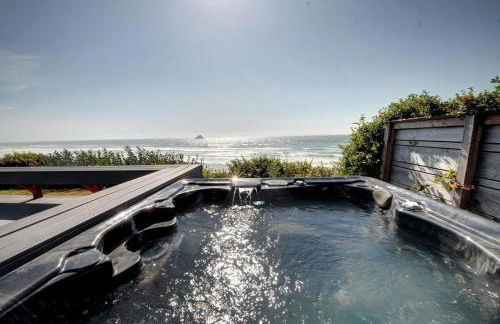 Oceanfront Arch Cape Home with Hot Tub - Foto 1