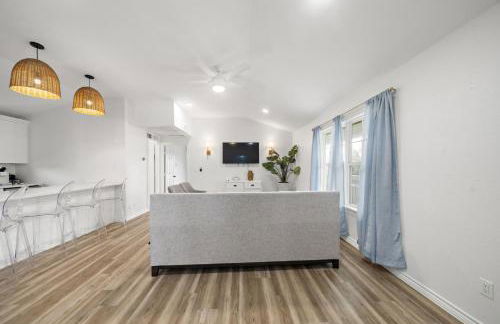 Beach Escape Close to Attractions and the Shore - Photo 4