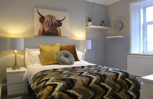 Stunning Period Townhouse with Garden, Walking Distance to Town - Photo 2