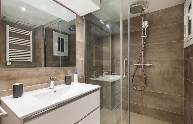 Pineda Be My Guest Castelldefels - Photo 17