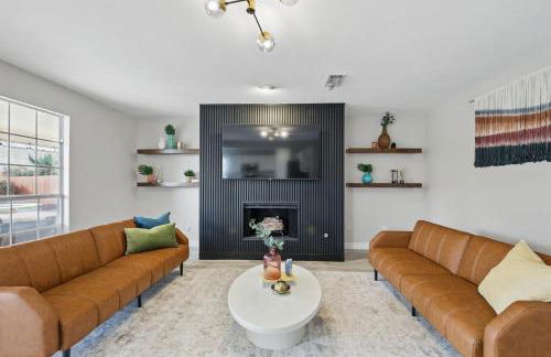 4BD Tropical Pool Oasis with a Game Room - Photo 11