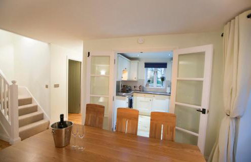 Pet friendly Cotswold Cottage with hot tub and swimming pools - Foto 6