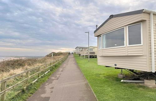 Ocean Bliss-Beach Front - Lux- Sea View- 3-Bedroom Caravan- 8 Sleeps - Photo 7