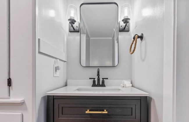 The Coastal Nest Stay for 5! - Photo 15