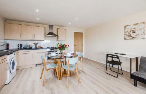 Waterfront Quayside Apartment with secure parking & lift, Ideal for Mobility Users - Foto 14