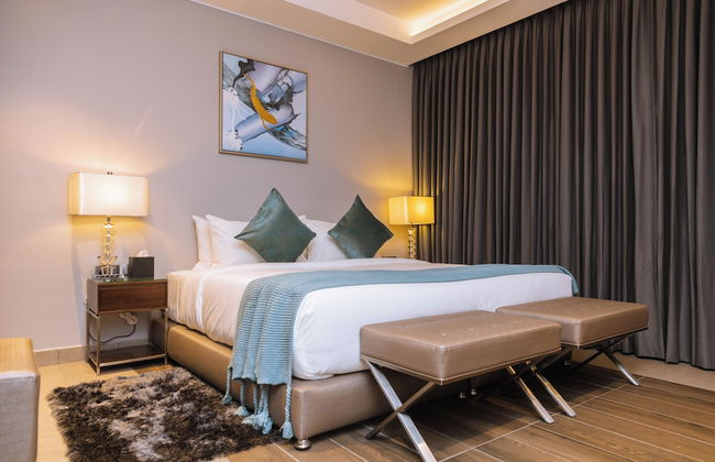 Oak Plaza Suites - Photo 13