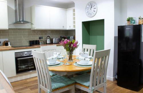 Spacious 4BR house, 2 en suites with garden & on-site parking - Foto 14