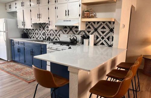 Casa Charleston-3BR-2Bath-Private HOT TUB-Pet Friendly-No Pet Fees! - Photo 16