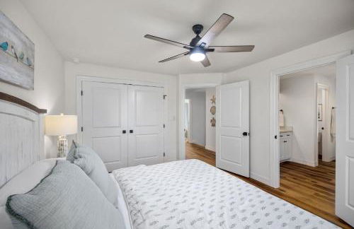 Seabrook 3BR Sleeps 10 w Backyard, Fire Pit Near Kemah - Foto 6