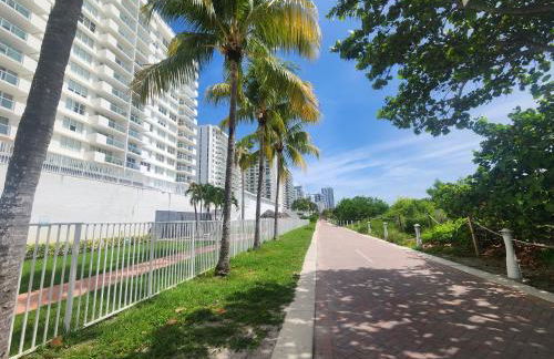 Entire Beach Front Condo w/ pool Amazing view 4pax - Photo 29