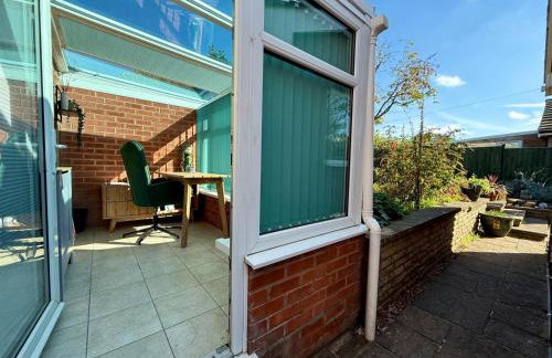 Modern 3 Bedroom Bungalow, EV Friendly, Parking Included - Foto 20