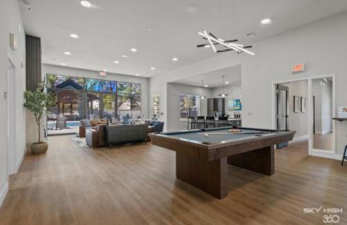 Modern King BR, Sectional, Pool, Gym, Near U of A - Foto 46