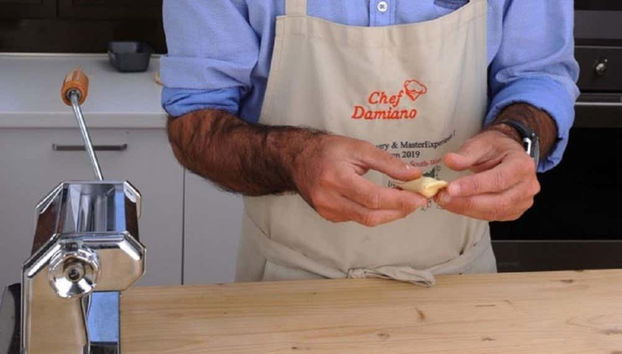 À l'écoute des instructions du chef cuisinier