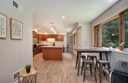 Smitten in da Mitten - 18 acres, Arcades, High Spd Web, Hot Tub, Pond! - Foto 35