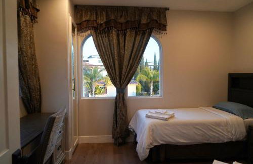 Modern comfort, prime location, 360 views, 4 BR entire house - Foto 23