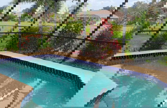 Broadmoor House 3BR 2BA w Heated Pool Sleeps 6 - Foto 2