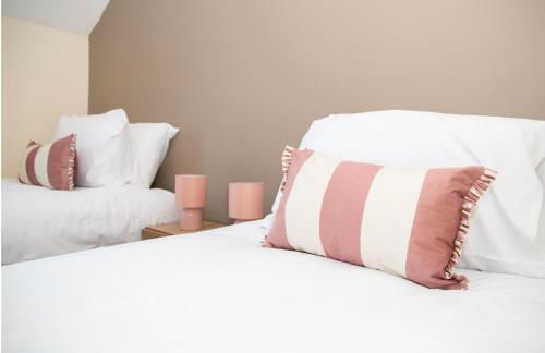 4x Bed Elegant Home with Parking - Photo 11