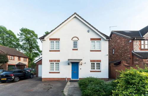 Gorgeous 4 BR House Near Station mins to London - Pass the Keys - Foto 55