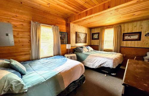 Back of the Moon Lakefront Camp family watersports fire pit 1 dog beach sleeps 8 - Foto 17