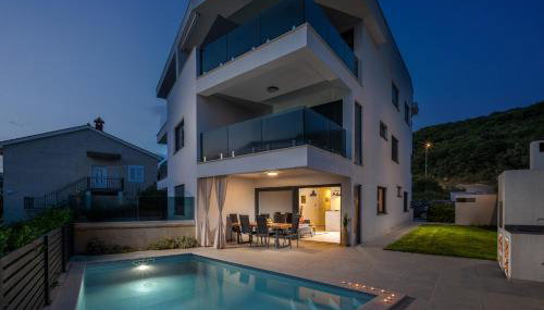 Luxury apartment Marco Polo with a private swimming pool with salt sea water - Photo 4