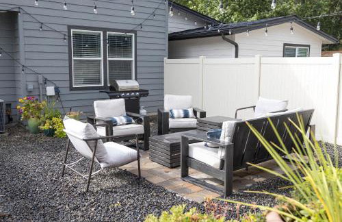 North End blue -Hot Tub - Fire Pit - Downtown -4BR - Photo 71