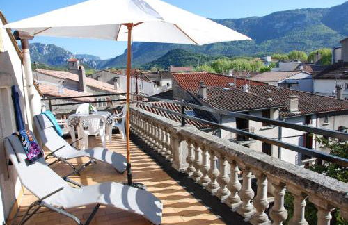 Pyrenees,Hiking, Cycling, Rafting,Fishing,4 Bed Apartment, Roof Terrace - Foto 1