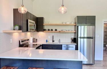 Three Suns Full Rental | 8 Cabins | Views | River - Foto 63