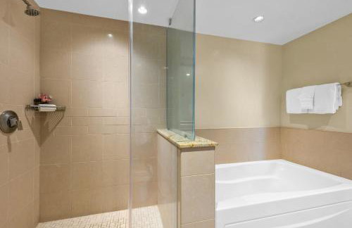 KBM Resorts FREE CAR Honua Kai Konea Partial Ocean View Recently Remodeled 2-Bedroom Condo Corner Unit HKK-434 - Foto 50