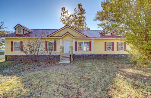 Pet-Friendly Checotah Home with Deck and Lake Views! - Foto 2