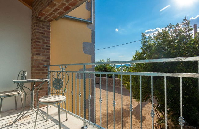 Gorgeous Villa With Private Swimming Pool and Covered Terrace - Photo 24