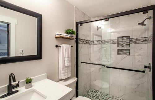 Blue Valley Inn - Hot Tub & Spacious Play Area! - Foto 36