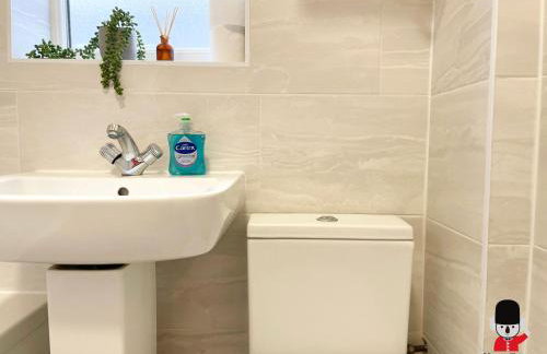 KozyGuru / Wigan / 2BR 4Beds / Newly Refurbished Stylish Holiday House / Close to Big Retail Park / UWNE034 - Foto 7