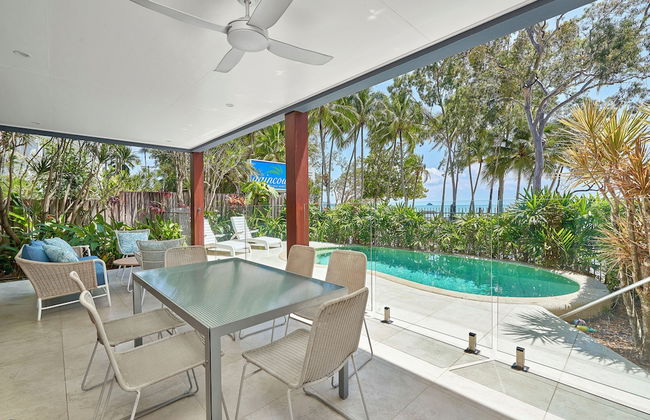 Reeflections Beachfront Holiday House - Photo 29