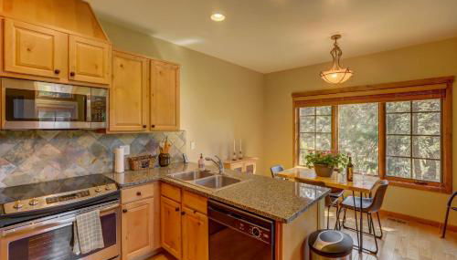 Tamarack Ski Resort Townhome - Elegant couple's retreat - Path to chairlift - Golf - Foto 3