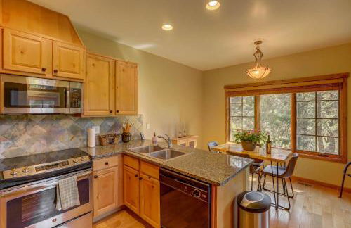 Tamarack Ski Resort Townhome - Elegant couple's retreat - Path to chairlift - Golf - Foto 3