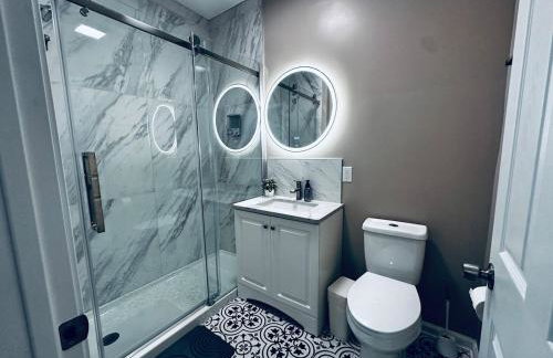 Riverview Walk to Falls Newly Renovated 4 BDRMS - Foto 4