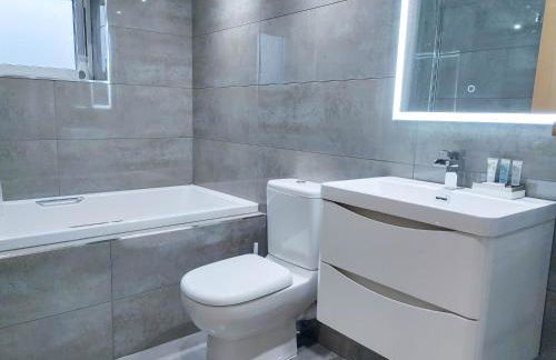 Orion House - Luxury Apartment overlooking Milford Marina, Pembrokeshire - Foto 15