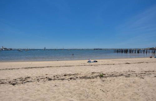 NEW AC 1 Bedroom w Private Deck & Patio - Photo 3