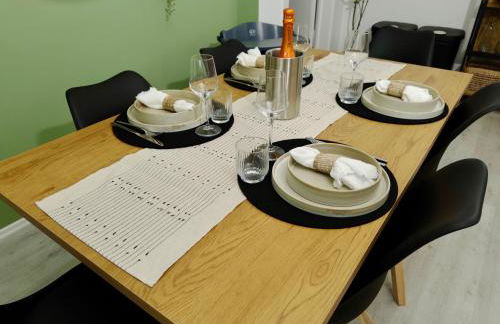 Moderne Wohnung mit Balkon ideal für Familien und Geschäftsreisende - Photo 24