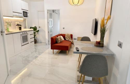 Top Floor 2 Bedroom Apartment with Terrace - Foto 1