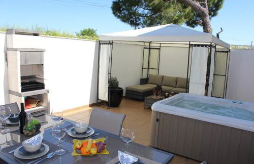 Charming Luz House - T2 apartment with jacuzzi - Foto 1