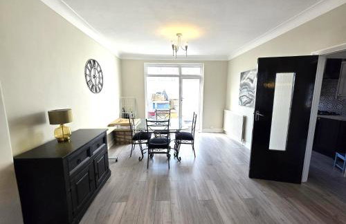 Modern Chic 3-Bed Retreat in Chadwell Heath - Foto 15