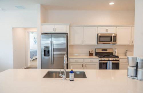 Brand New Designer Home - 5 minutes from East Port - Foto 20