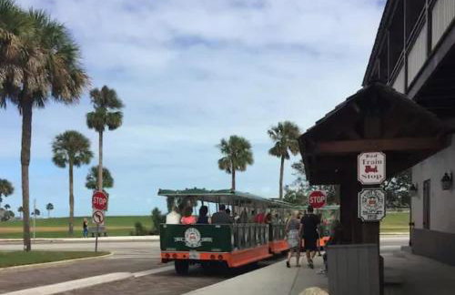 Quaint Cottage with Private Pool-Walk to Everything - Foto 43