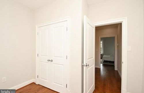 Elegant 5BR home near Capitol Hill! Free Parking! - Foto 30