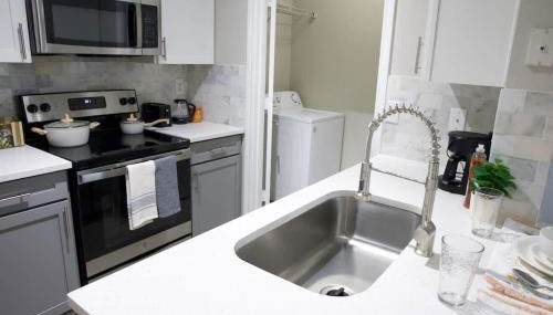 Stylish 1BR Escape Ideal for Business or Leisure - Foto 5