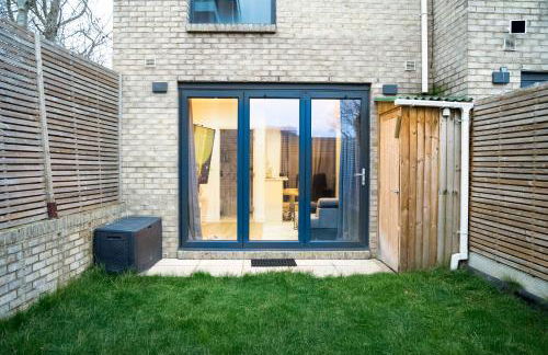 Modern Entire Unit 3BR, 3BA, balcony, 86inch TV - 15mins to city - Foto 25