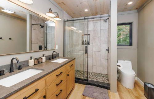 NEW Unique Stay w King Beds and Private Hot Tub - Foto 12